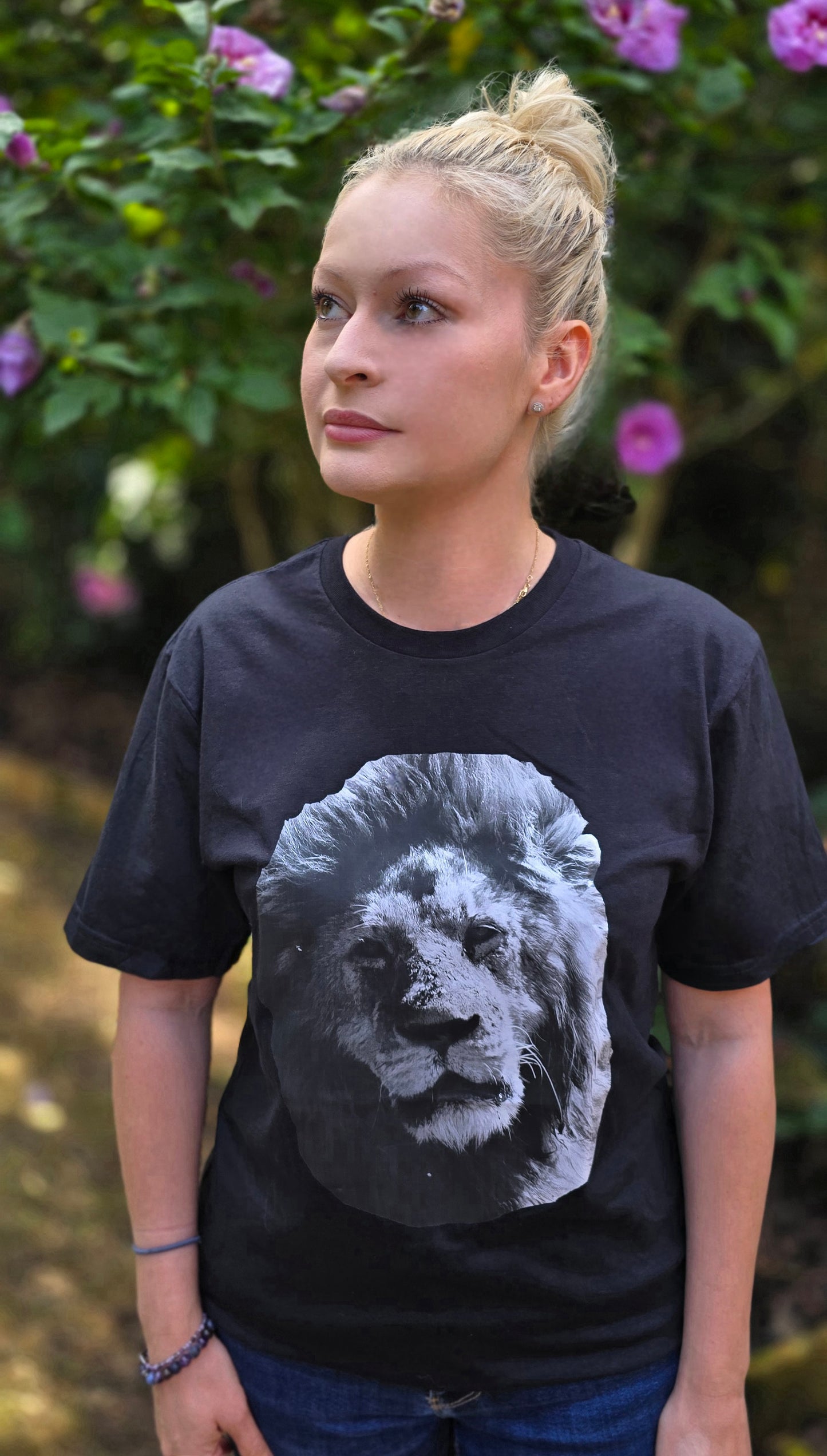 Luxury 100% cotton soft touch digitally printed Lion T-shirt in unisex Size small, medium or large. Unique T-shirt printed with my own photography