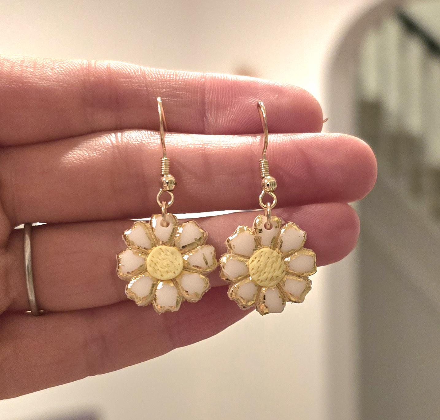 Handmade white yellow & gold daisy drop earrings |Polymer clay | nature flower earrings |gift for her |light weight earrings